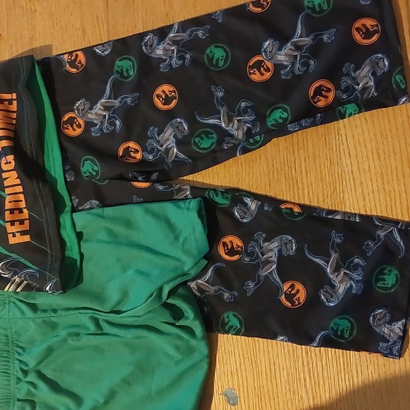 Jurassic world 3 piece pyjama set - Picture 3 of 4